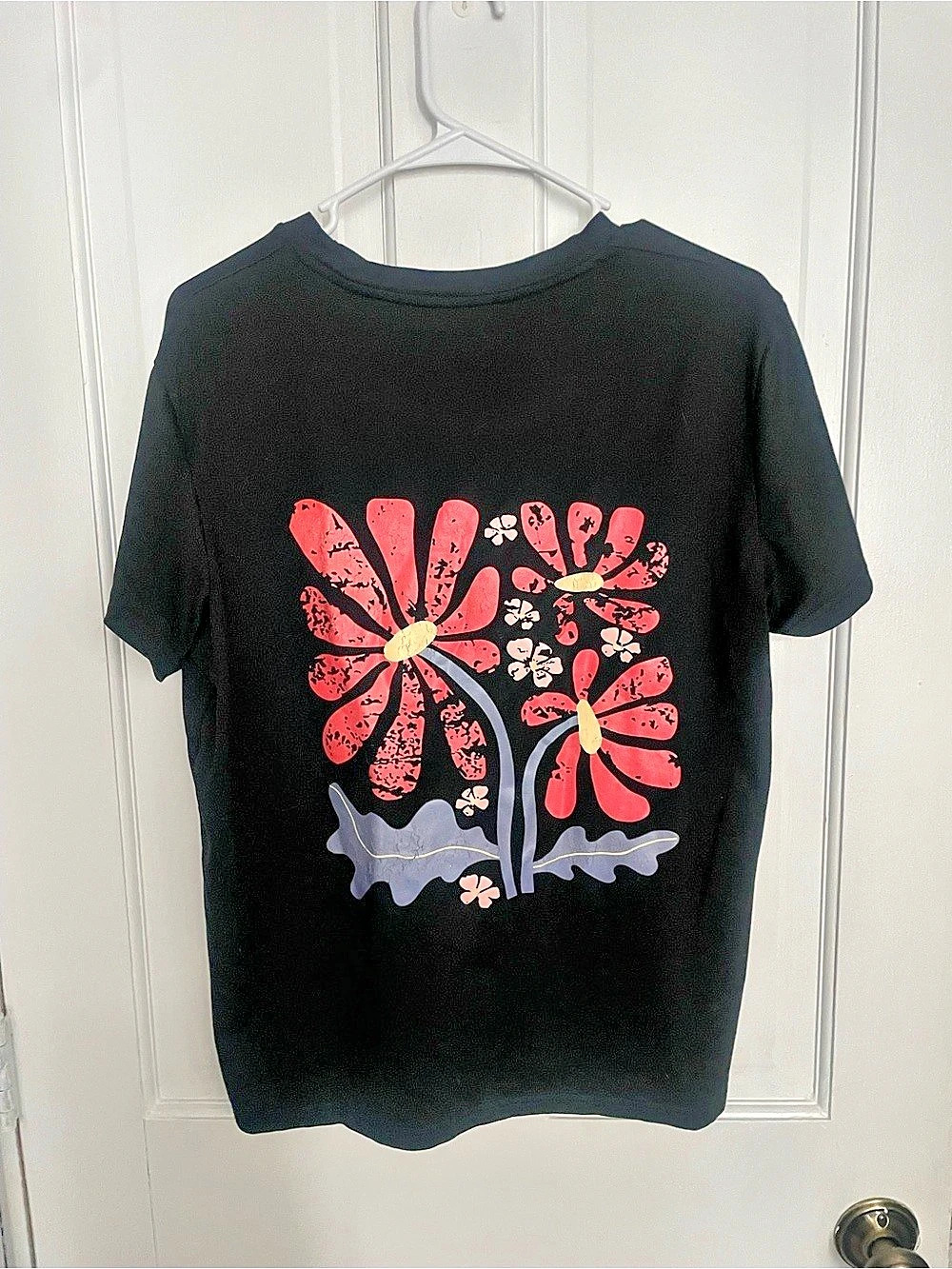 Graphic Short Sleeve Tee in Black Like New